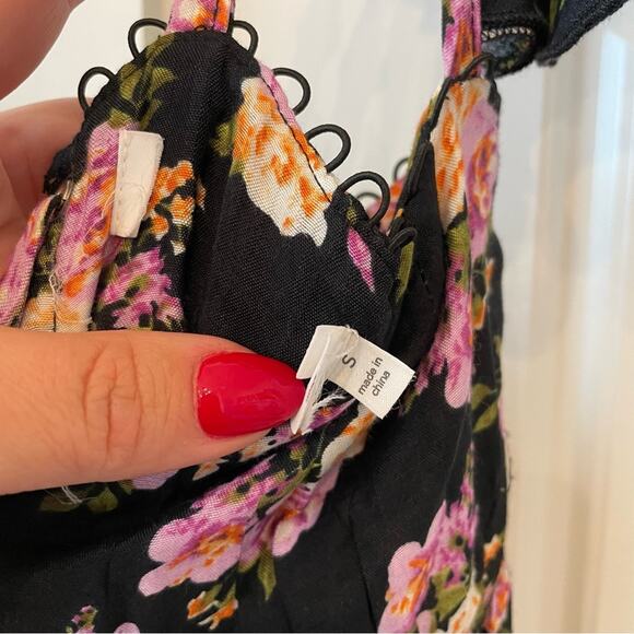 NEW ASTR Wedelia Floral Lace Up Midi Dress - Picture 5 of 5